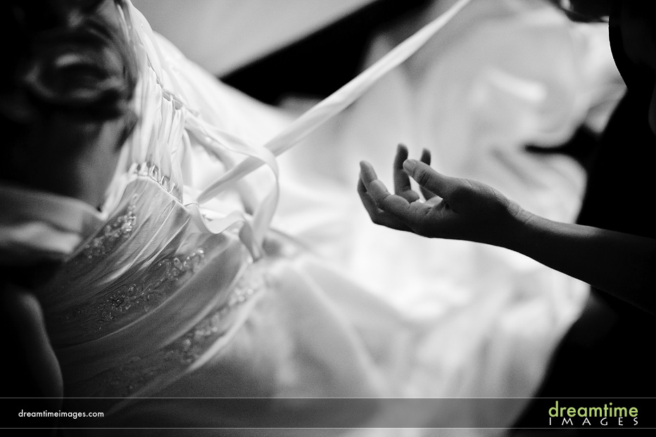 bride in colorado getting ready