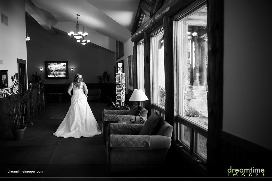 colorado bride heading to wedding