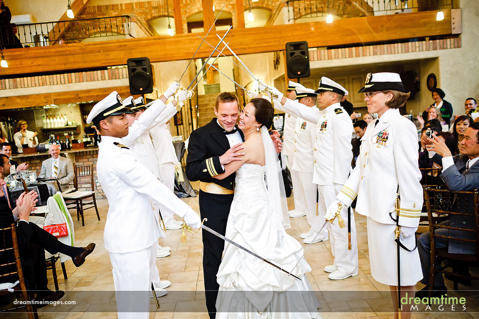 wedding couple kissing