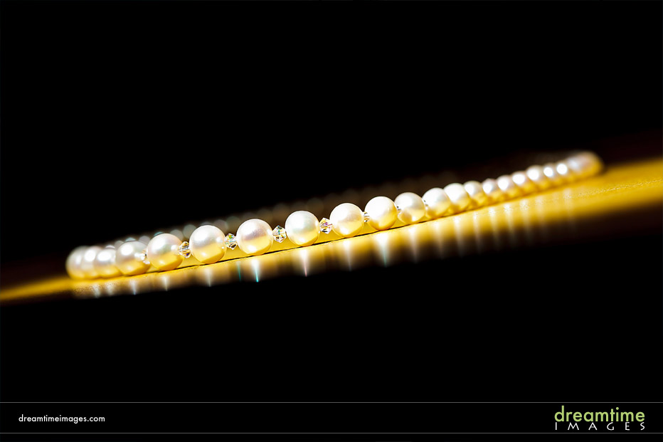 detail bridal jewelry