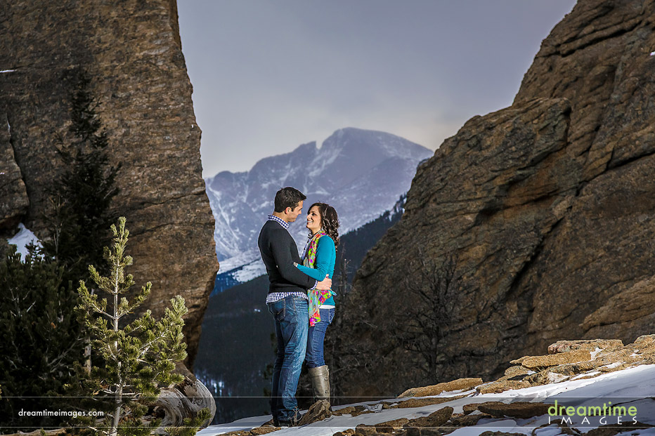 snowy engagement pictures