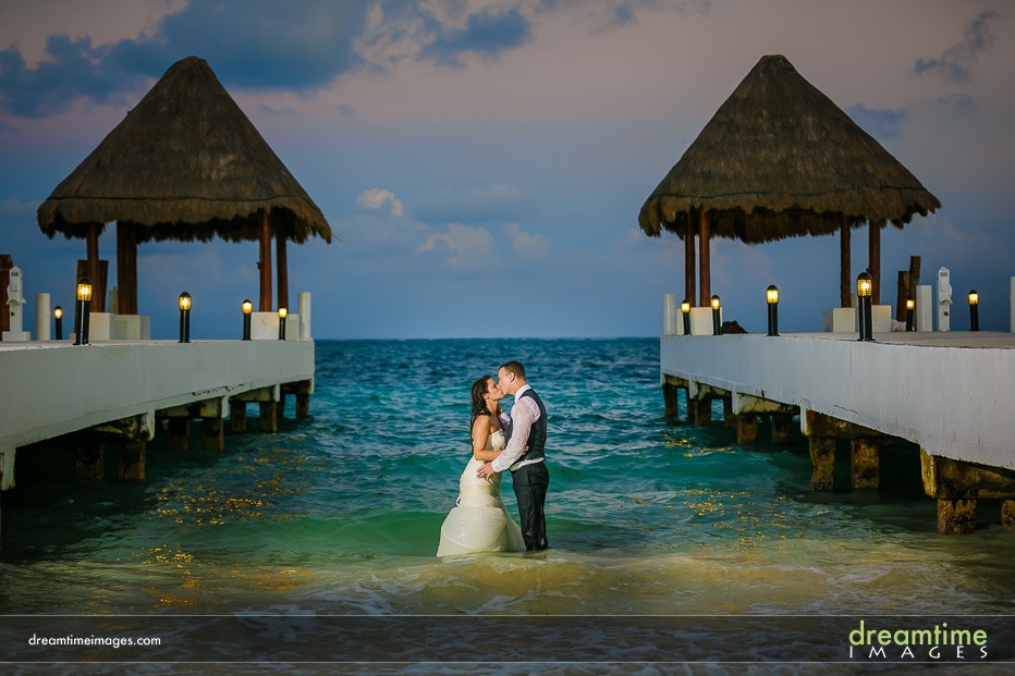 wedding couple kiss in water