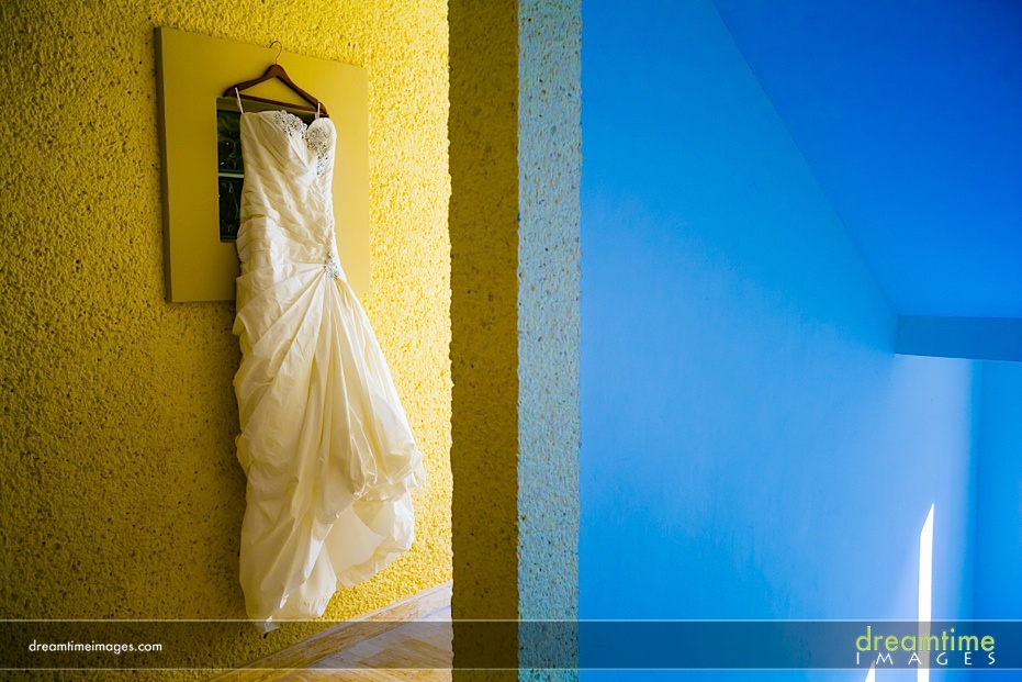 creative wedding dress pic