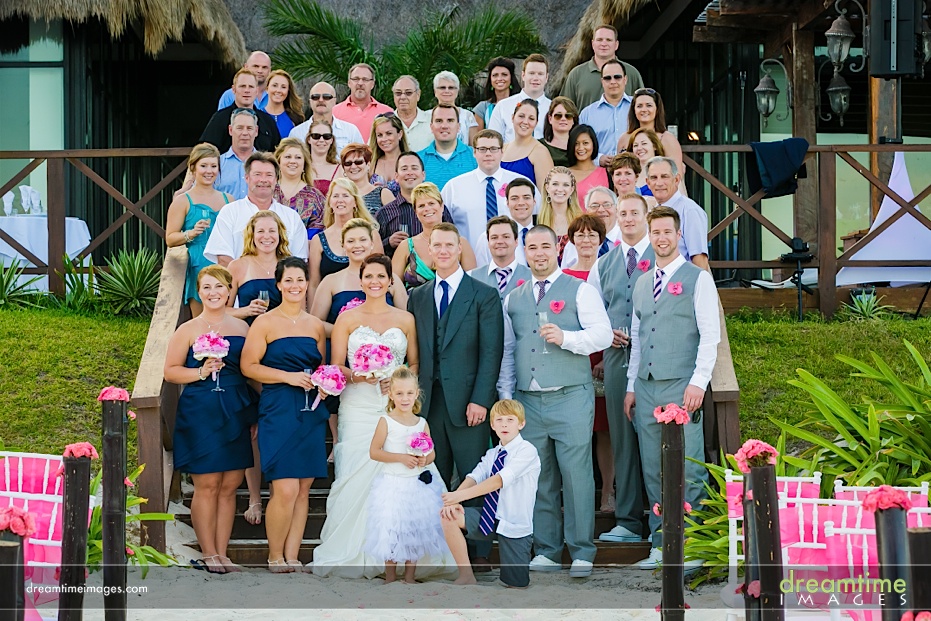 big group picture guests