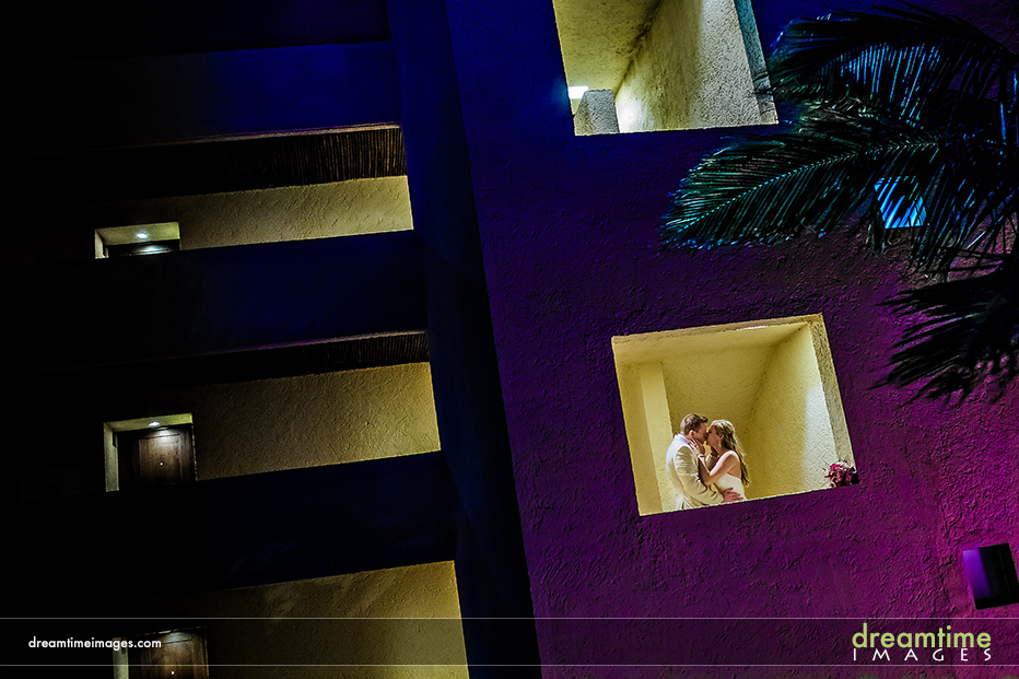 bride and groom in cancun